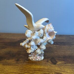 Vintage Coral And Seashell Seagull Figurine Coastal Beach Déco